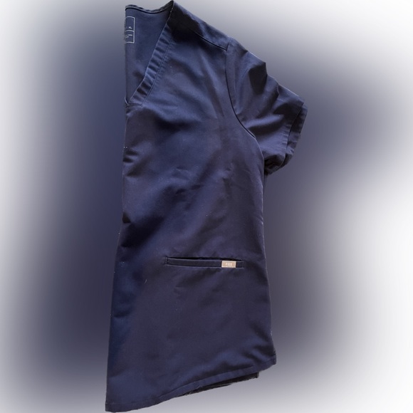 Figs 3 pocket top! - Picture 1 of 2